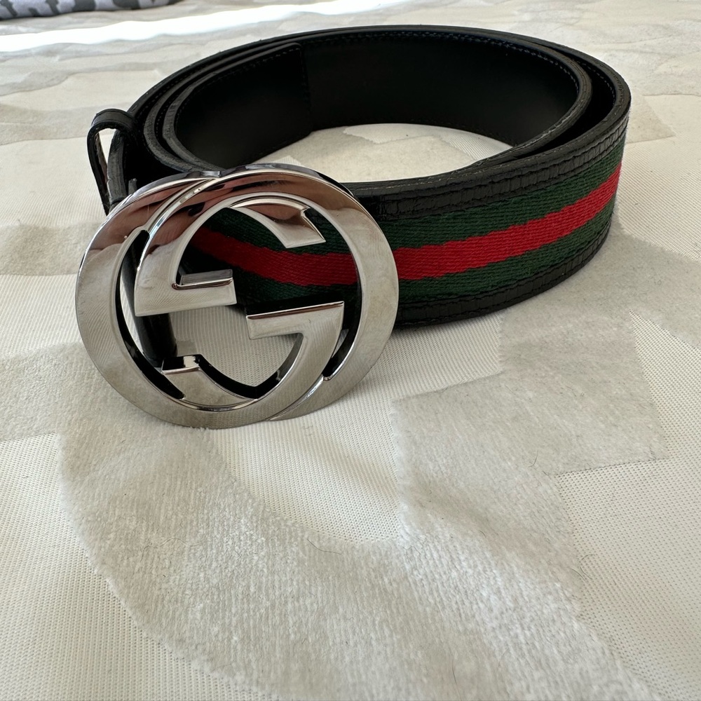 Men’s Gucci belt.